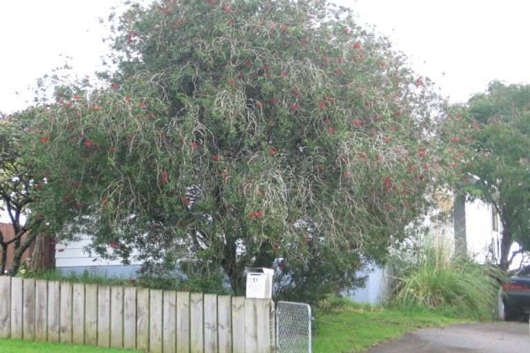 Photo of property in 17 Doone Place, Massey, Auckland, 0614
