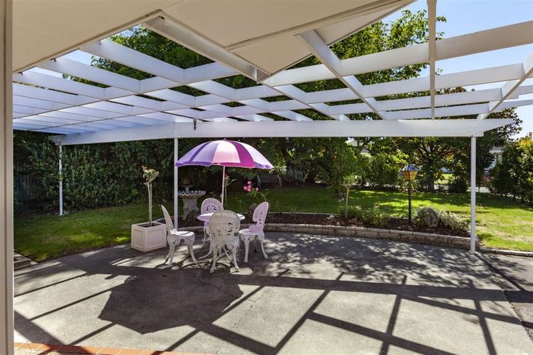 Photo of property in 16 Upham Crescent, Taradale, Napier, 4112