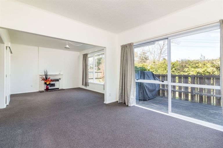 Photo of property in 316 Memorial Avenue, Burnside, Christchurch, 8053