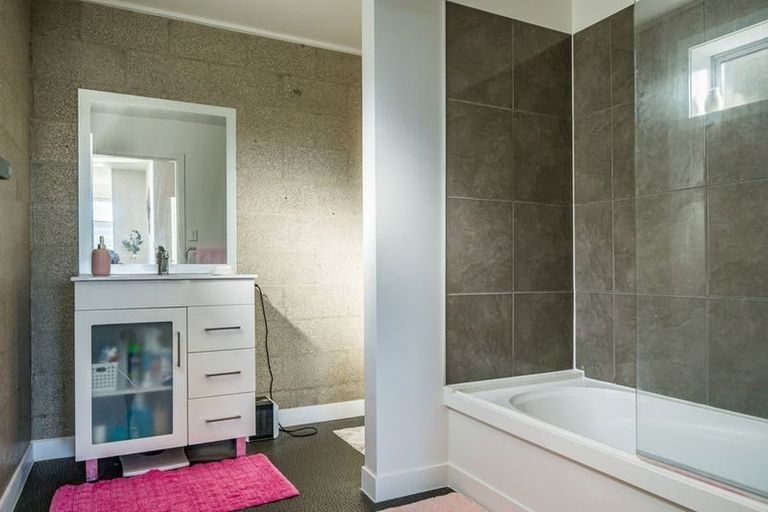 Photo of property in 40a Sheridan Terrace, Johnsonville, Wellington, 6037