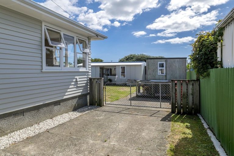 Photo of property in 16 Reeve Street, Levin, 5510