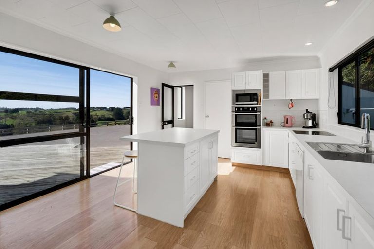 Photo of property in 805 Richmond Road, Lepperton, New Plymouth, 4373