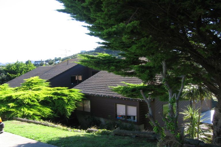 Photo of property in 12 Bushland Grove, Paparangi, Wellington, 6037