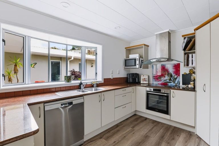 Photo of property in 172a Mangorei Road, Merrilands, New Plymouth, 4312