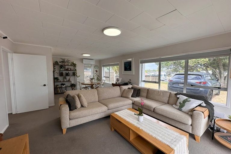 Photo of property in 1/10 Salem Place, Torbay, Auckland, 0630