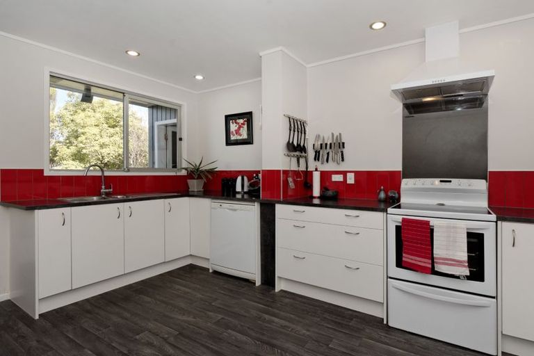 Photo of property in 32 Glengarry Road, Glen Eden, Auckland, 0602