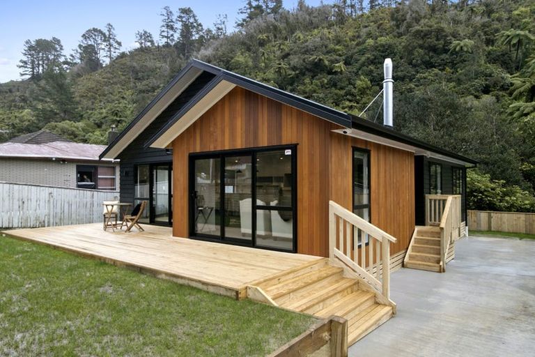 Photo of property in 38 Sunny Grove, Wainuiomata, Lower Hutt, 5014