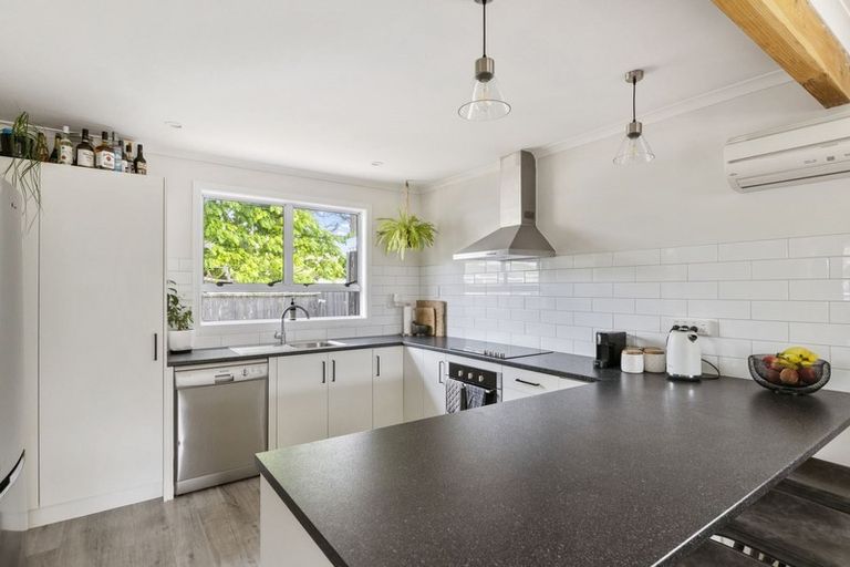 Photo of property in 276 Te Moana Road, Waikanae, 5036