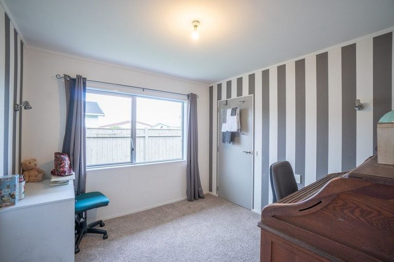 Photo of property in 42 Suzanne Grove, Kelvin Grove, Palmerston North, 4414