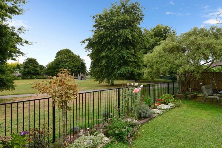 Photo of property in 37 Farringdon Avenue, Rototuna North, Hamilton, 3210