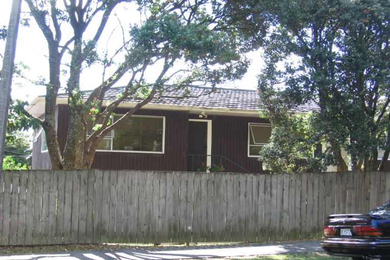 Photo of property in 71 Beaubank Road, Kelston, Auckland, 0602