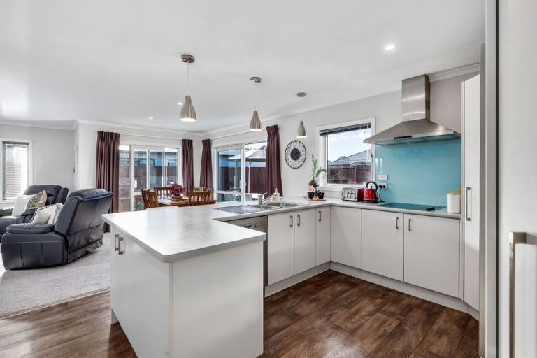 Photo of property in 12 Austin Reid Avenue, Carterton, 5713