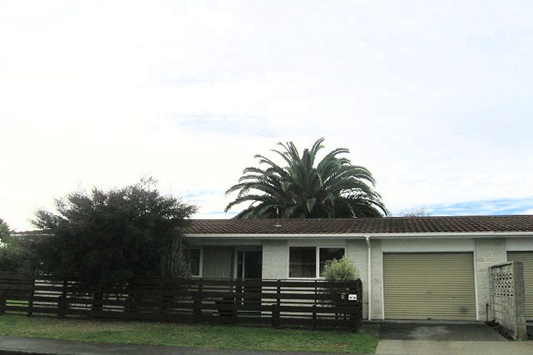 Photo of property in 4 Greenwood Place, Paraparaumu, 5032
