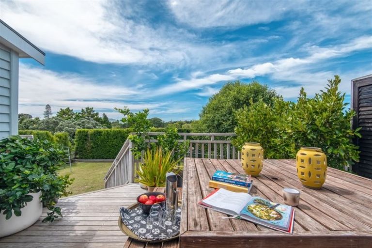 Photo of property in 41 Hanlon Crescent, Narrow Neck, Auckland, 0624