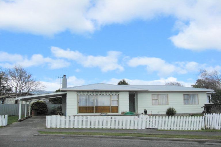 Photo of property in 8 Heather Street, Levin, 5510