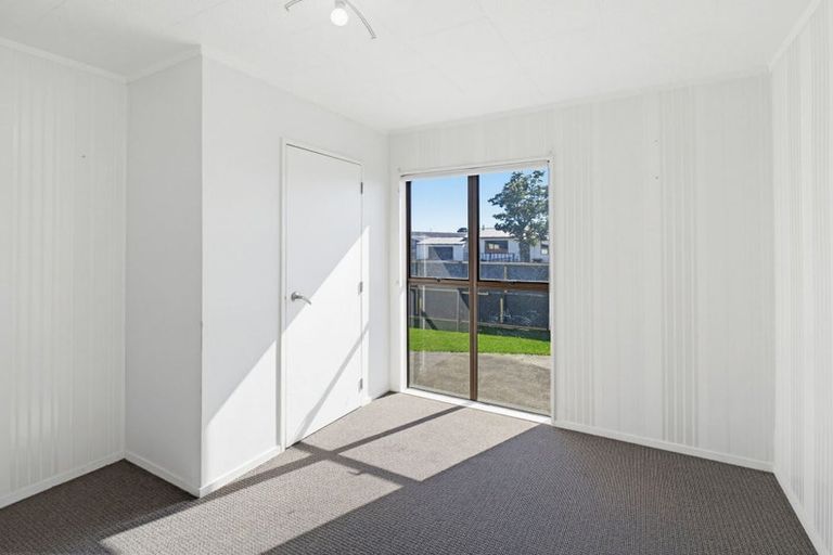 Photo of property in 22 Peter Hall Drive, Kelvin Grove, Palmerston North, 4414