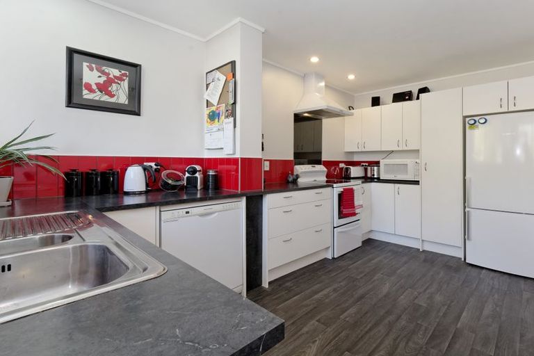 Photo of property in 32 Glengarry Road, Glen Eden, Auckland, 0602