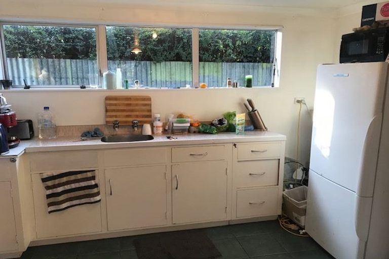 Photo of property in 18 Howard Road, Taradale, Napier, 4112