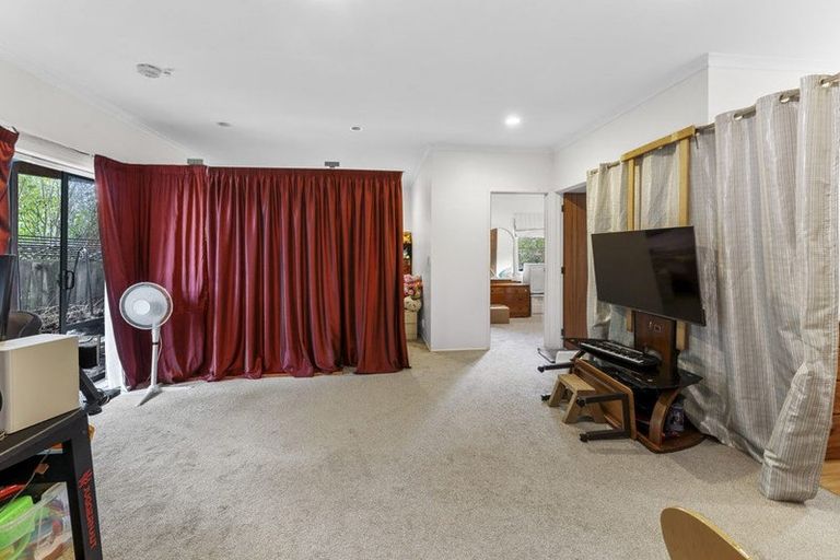 Photo of property in 8 Copperfield Terrace, Mellons Bay, Auckland, 2014