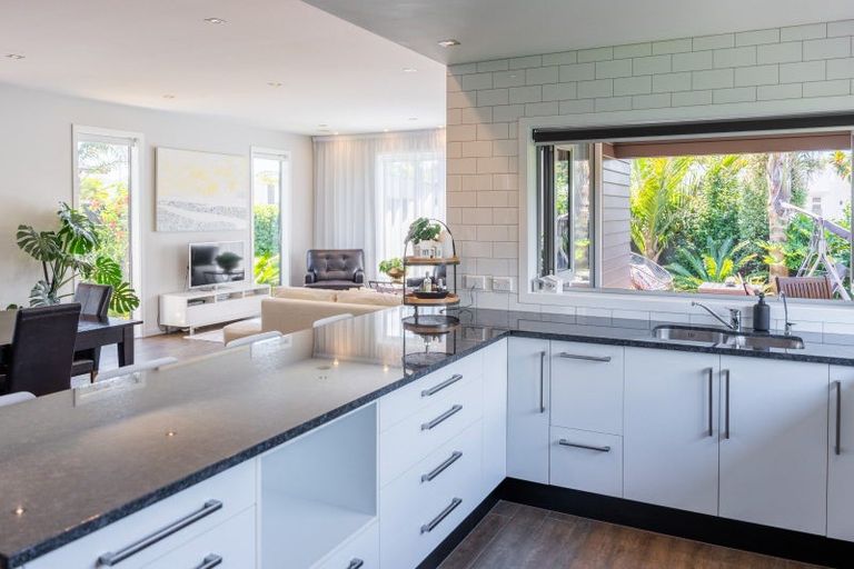 Photo of property in 8 Petrel Close, Paraparaumu Beach, Paraparaumu, 5032