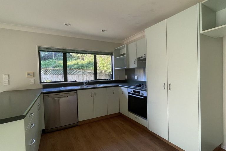 Photo of property in 17 Glanmire Road, Newlands, Wellington, 6037