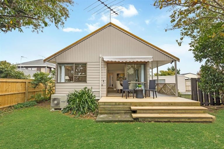 Photo of property in 2/14 Priestley Drive, Bucklands Beach, Auckland, 2014