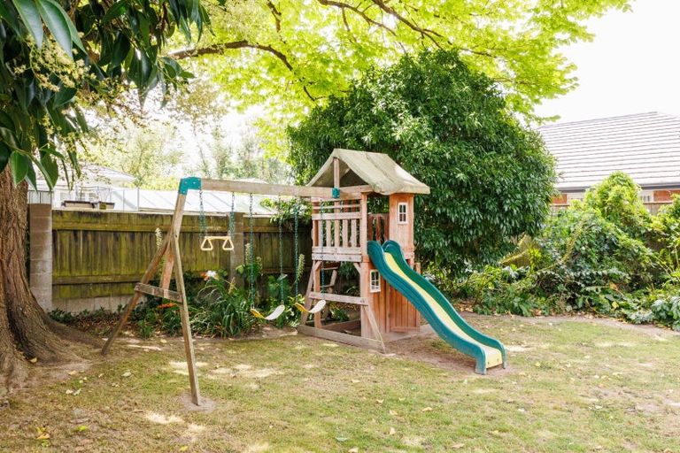 Photo of property in 11 Elmira Avenue, Hokowhitu, Palmerston North, 4410