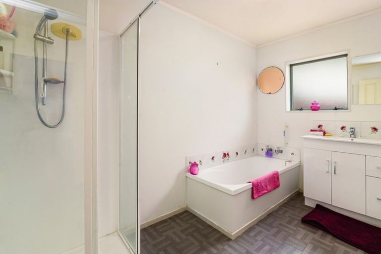 Photo of property in 58a Aquarius Drive, Kawaha Point, Rotorua, 3010