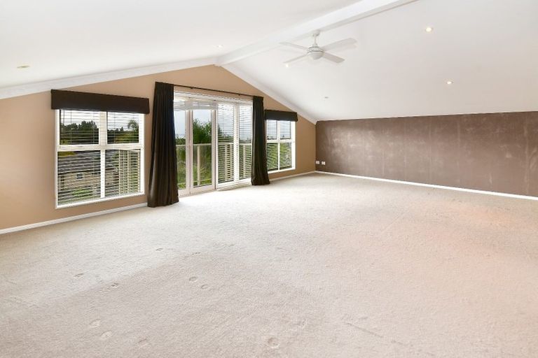 Photo of property in 52 Grovenor Drive, Orewa, 0931