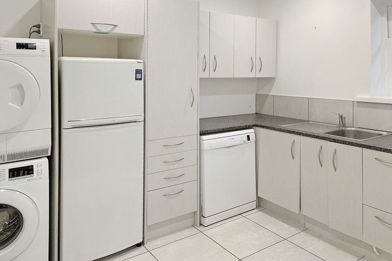 Photo of property in 1/28 Clifton Terrace, Kelburn, Wellington, 6012