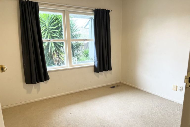 Photo of property in 116 Tiraumea Drive, Pakuranga, Auckland, 2010