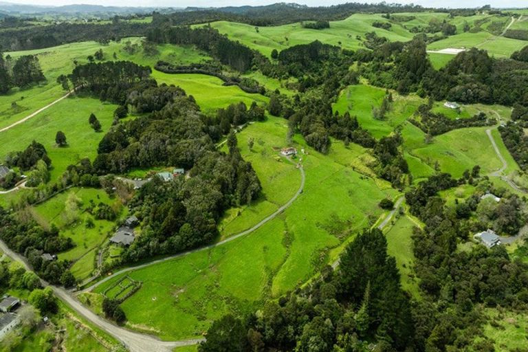 Photo of property in 369 Mangakura Road, Helensville, 0875