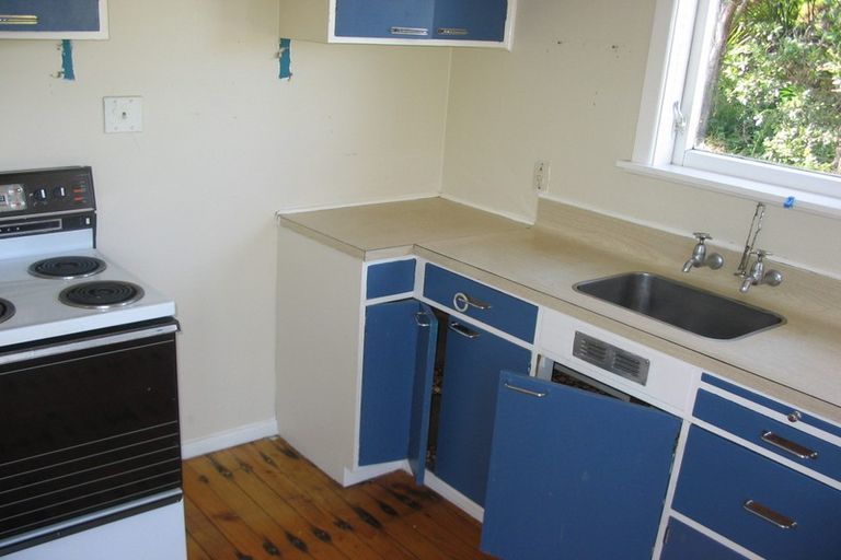 Photo of property in 15a Rakeiora Grove, Korokoro, Lower Hutt, 5012