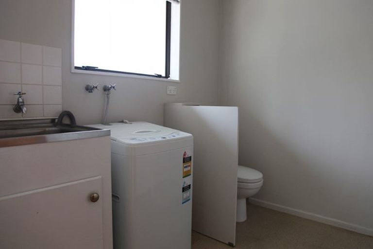 Photo of property in 17 Pitlochry Place, Highland Park, Auckland, 2010