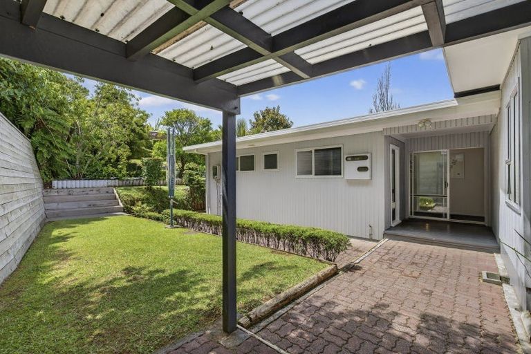 Photo of property in 5 Whitby Place, Westown, New Plymouth, 4310