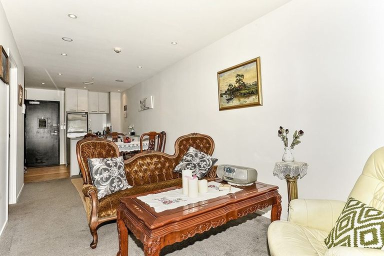 Photo of property in Queen's Residences, 201/8 Airedale Street, Auckland Central, Auckland, 1010