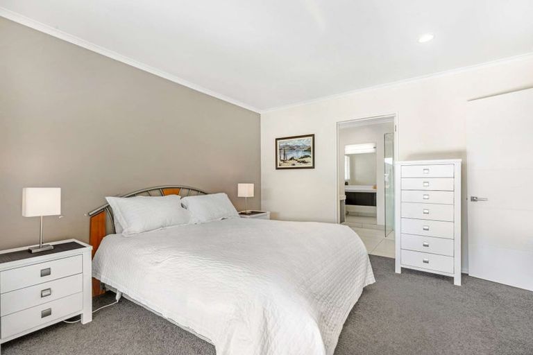 Photo of property in 39 Waikawa Road, Picton, 7220