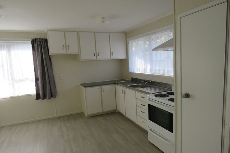 Photo of property in 16 Moncrieff Avenue, Clendon Park, Auckland, 2103