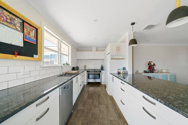 Photo of property in 21 Belvedere Avenue, Waikanae, 5036