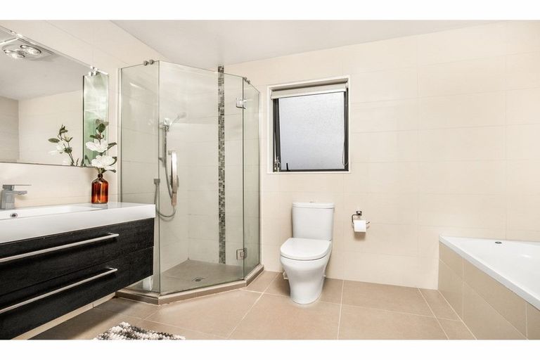 Photo of property in 13 Sunnyside Crescent, Papatoetoe, Auckland, 2025