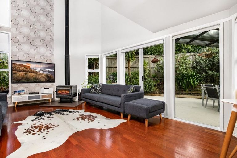 Photo of property in 10a Currey Crescent, Milford, Auckland, 0620