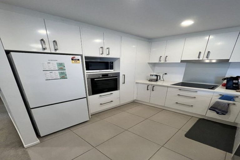 Photo of property in Apollo Apartments, 2/46g Rosedale Road, Rosedale, Auckland, 0632