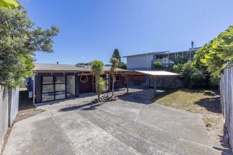 Photo of property in 102a Seaview Road, Paraparaumu Beach, Paraparaumu, 5032