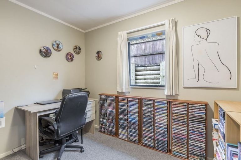 Photo of property in 4/1 Cheval Drive, Totara Vale, Auckland, 0629