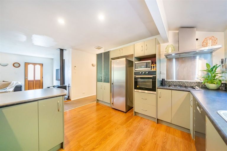 Photo of property in 116 Pinehaven Road, Pinehaven, Upper Hutt, 5019