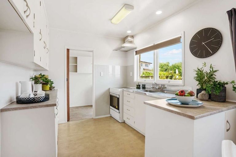 Photo of property in 1/52 Galsworthy Place, Bucklands Beach, Auckland, 2014