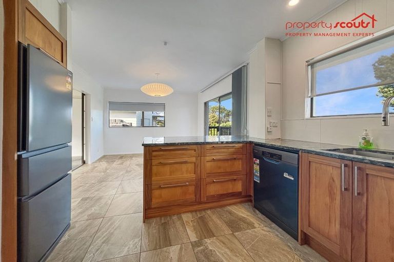 Photo of property in 2/78 Rangatira Road, Beach Haven, Auckland, 0626