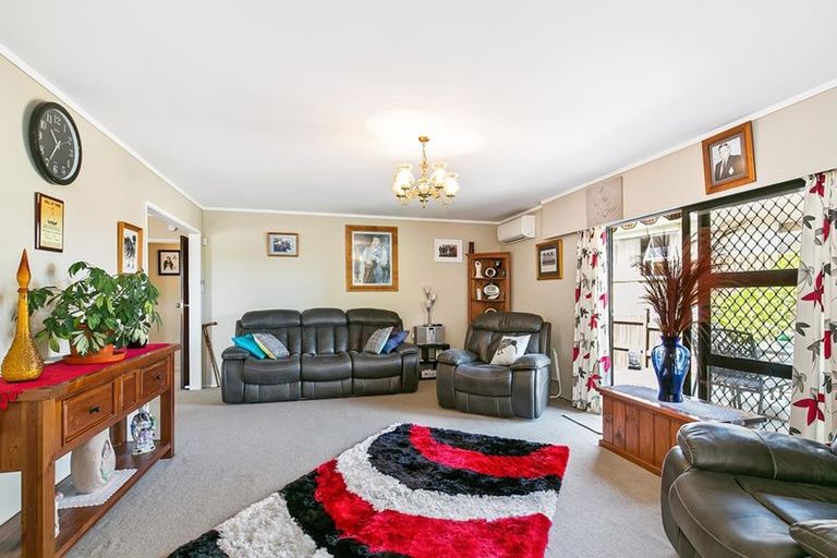Photo of property in 2/35 Derrimore Heights, Clover Park, Auckland, 2019