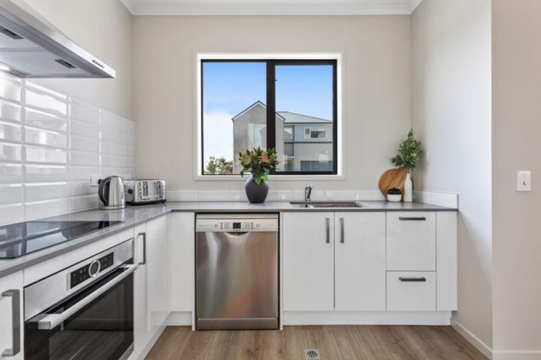 Photo of property in 22 Peihana Road, Hobsonville, Auckland, 0616