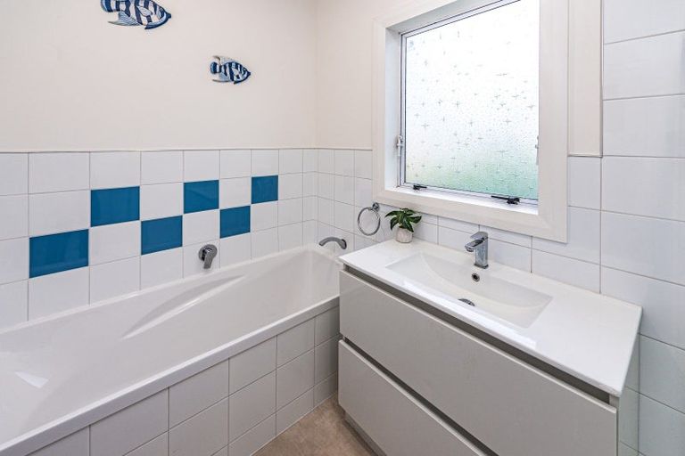Photo of property in 20 Great North Road, Saint Johns Hill, Whanganui, 4500
